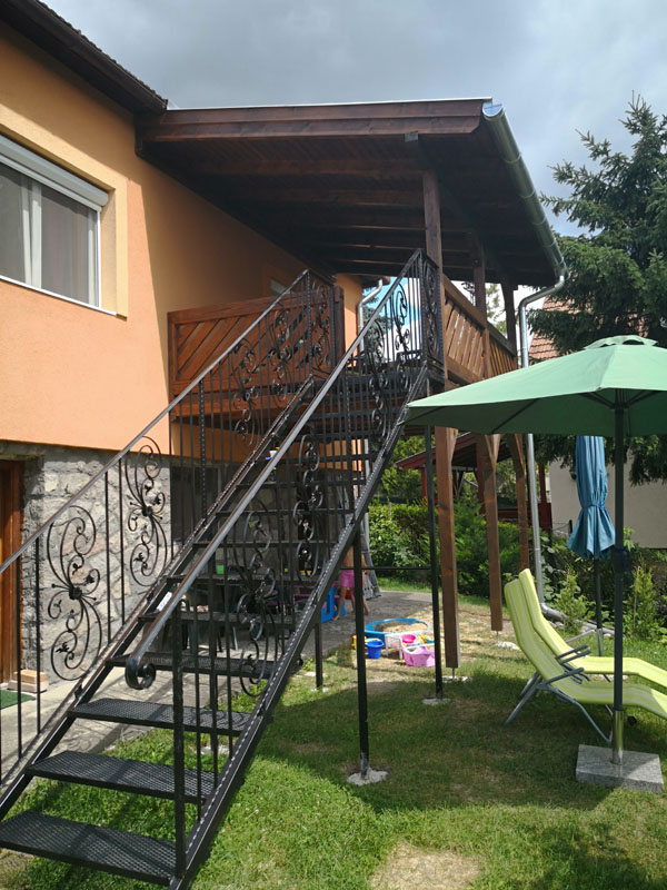 uj_fa_terasz_24.jpg